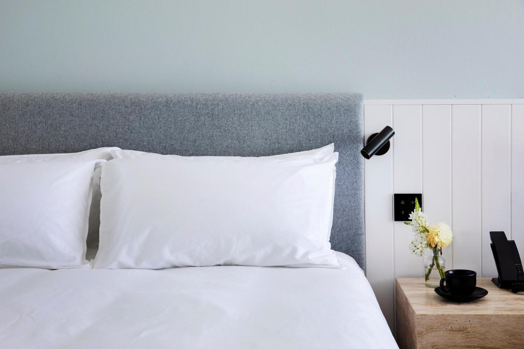 Manly Pacific Sydney Mgallery Collection Εξωτερικό φωτογραφία A bed with two pillows